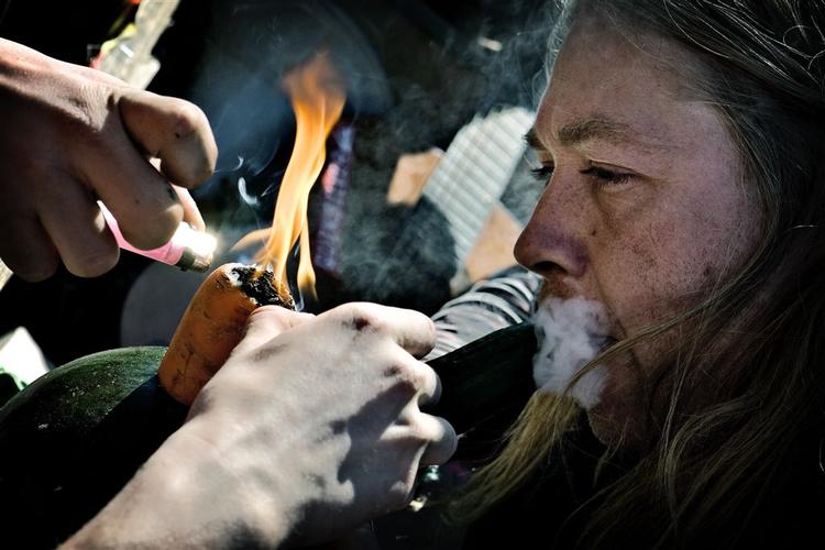 Hash skal indtages i  moderate mængder for at afhjælpe smerter, viser en ny undersøgelse. For meget hash kan forværre smerterne. 