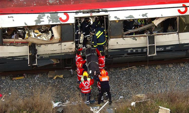 Spanien har selv været ramt af terror, da bomber eksploderede i Madridtog i 2004. 
