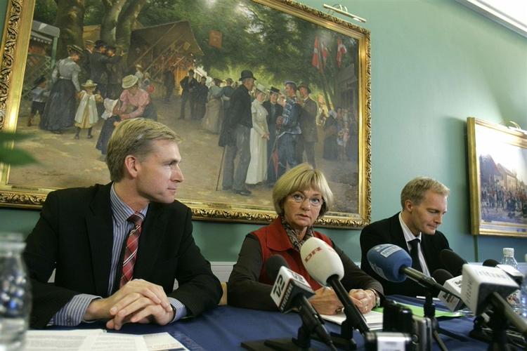 Dansk Folkepartis leder, Pia Kjærsgaard, kaldte partiets valgprogram for 'Dansk Folkeparti Classic' ved sin præsentation sammen med gruppeformand Kristian Thulesen Dahl (tv.) og næstformand Peter Skaarup (th.). 