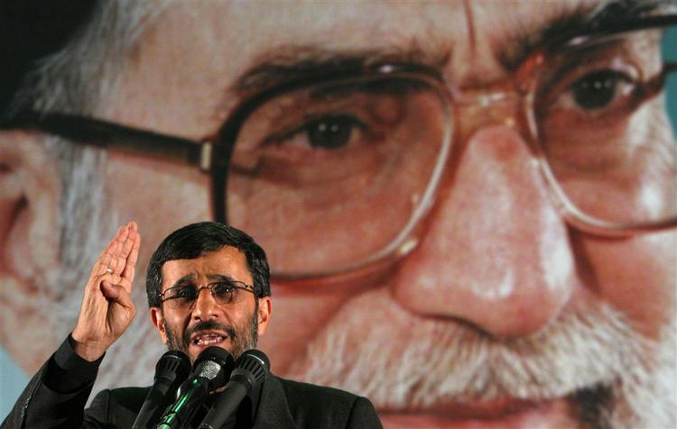 Iran nedtoner betydningen af nye amerikanske sanktioner. Arkivbillede af den iranske præsident Mahmoud Ahmadinejad. 