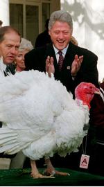 Gavebod. I 'At give' giver Bill  Clinton tips til  alskens gode  gerninger.  Foto: Doug Mills 