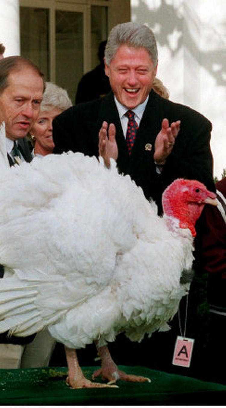 Gavebod. I 'At give' giver Bill  Clinton tips til  alskens gode  gerninger.  Foto: Doug Mills 