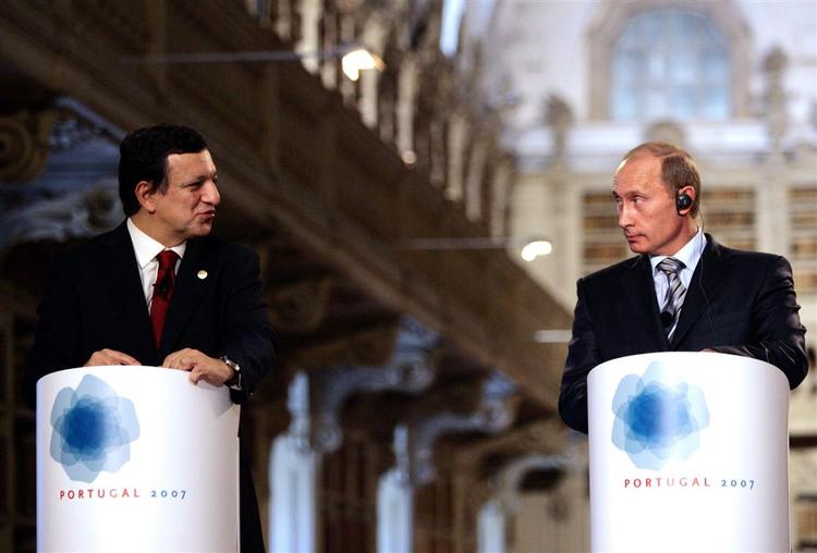 Barosso og Putin holder pressekonference. 