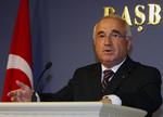 Den tyrkiske vicepremiereminister Cemil Cicik informerer pressen om de seneste angreb på PKK-medlemmer ved grænsen til  Nordirak. 