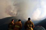 Luften fra de californiske brande er så fyld med støv og aske, at sundhedsmyndighederne advarer folk mod at inhalere alt for meget af den. 