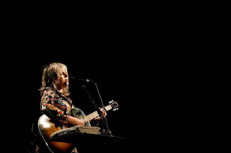 Et gennemgående tema i alle Lucinda Wiliams' sange er, at de knirker, klager, sukker og stønner efter mere. Som i sangen med det mest ufatteligt flabet placerede komma. »You didn't even make me, come on!«. Foto: Jonathan Bjerg Møller