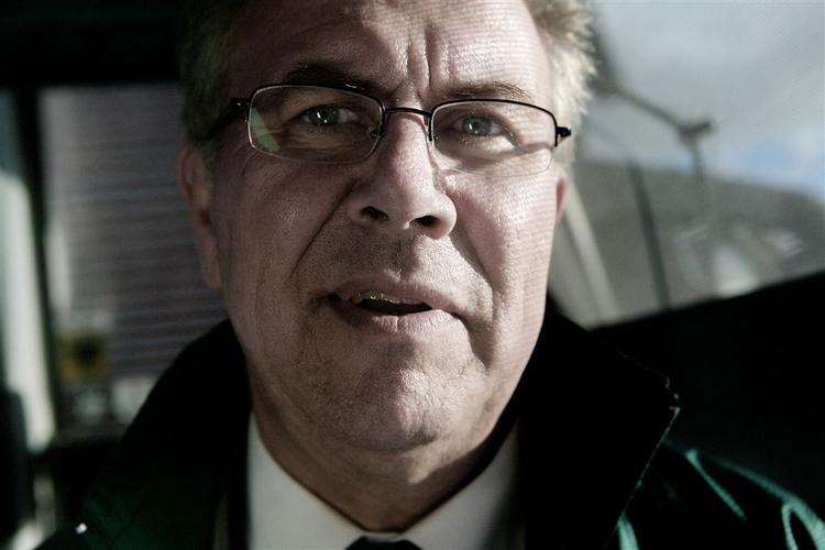 De konservatives valg-bus-chaufør  var pilot og blev landskendt, da han nødlandede et fly i Sverige. 
