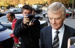 Præsidenten for det Internationale Automobilforbund, Max Mosley, frygter, at Lewis Hamiltons suverænitet kan blive et problem for Formel 1. 