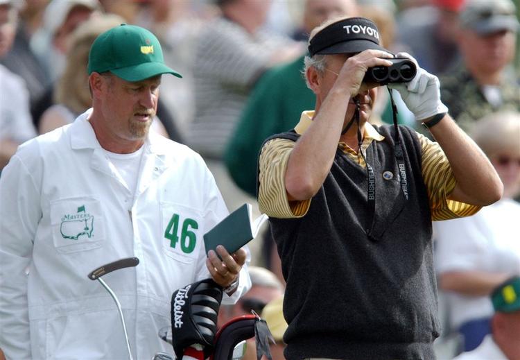Sandy Lyle kan kigge langt efter de øvrige deltagere efter en stædig kamp med et dårligt leje på førstedagen af Volvo Masters. 