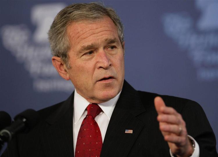 Bush under talen i Heritage Foundation. 