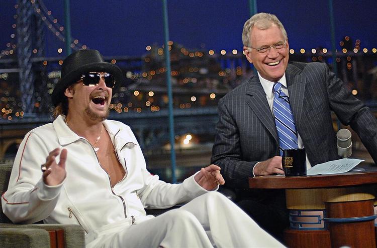 Tekstforfatterne bag David Lettermans 'Late Show' går i strejke på grund af for lav løn, og det betyder aflyste tv-shows. 