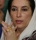 Oppositionsleder Benazir Bhutto er angiveligt på vej hjem til Pakistan efter besøg i Dubai. 
