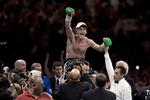 Joe Calzaghe jubler efter sejren på point over Mikkel Kessler. 