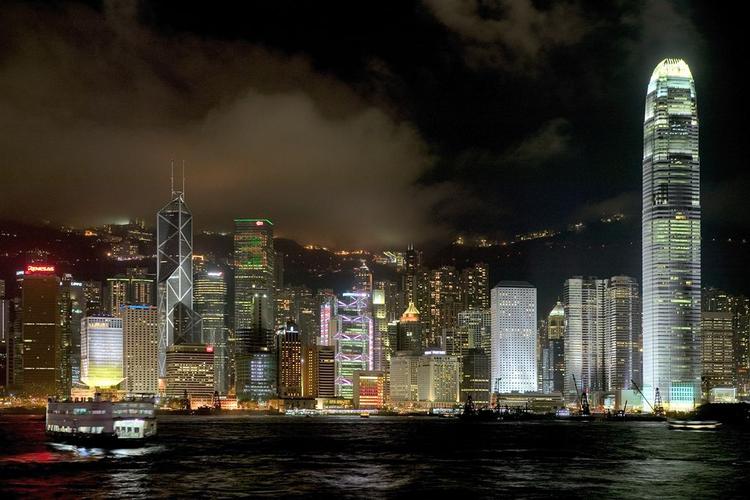 Et Batman-spring ned i Hongkongs havn blev aflyst af frygt for bl.a. salmonella og tuberkulose. 