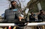 Pakistanske sikkerhedsstyrker bevogter en retsbygning i Rawalpindi. 