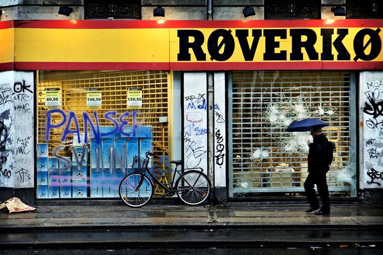 Nørrebro-malerbutik efter angreb fra  ungdomshusaktivister. 