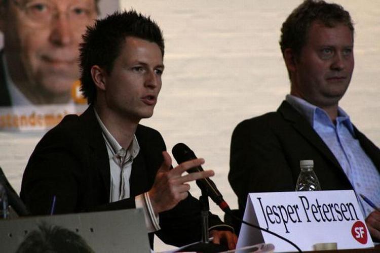 Jesper Petersen (tv.) når 15 paneldebatter i valgkampen, så helt gratis er mandatet ikke. 