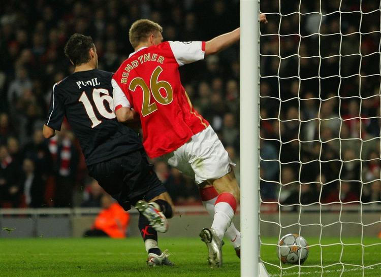 Nicklas Bendtner scorede sit første mål i Champions League i 7-0-sejren over Slavia Prag for to uger siden. I returkampen starter han - som i storsejren - nok på bænken. 