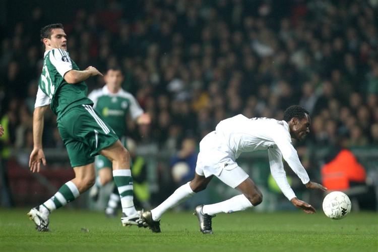 Atiba Hutchinson blev besejret af et effektivt græsk hold i Parken. 
