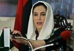 Den hjemvendte Benazir Bhutto har opfordret befolkningen til masseopstand som protest mod, at præsident Musharraf har indført undtagelsestilstand. Nu er hun anholdt. 