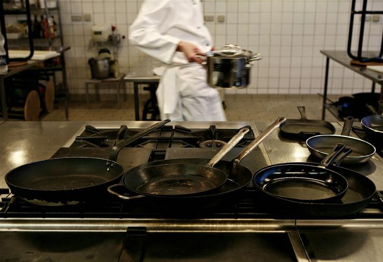 STEGEPANDESORTIMENT. Det er ikke nok med en enkelt stegepande i husholdningen. I følge Michael Dinesen kræver det som minimum tre forskellige stegepander. 