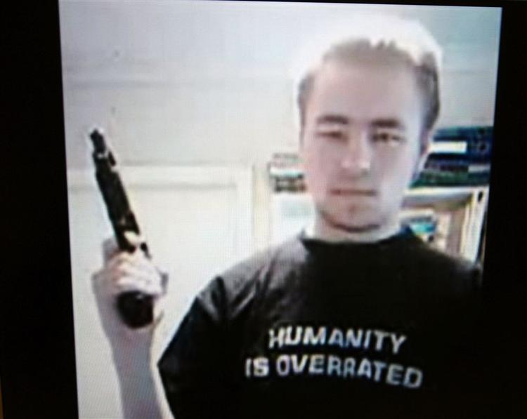 Pekka-Eric Auvinen købte en 22-kaliber Sauer Mosquito-pistol inden han gik bersærk. 