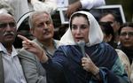 Den pakistanske oppositionsleder Benazir Bhuttos husarrest er ophævet. 