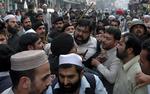Situationen i Pakistan er spændt til bristepunktet. Nu er pressen smidt ud af landet. nget 