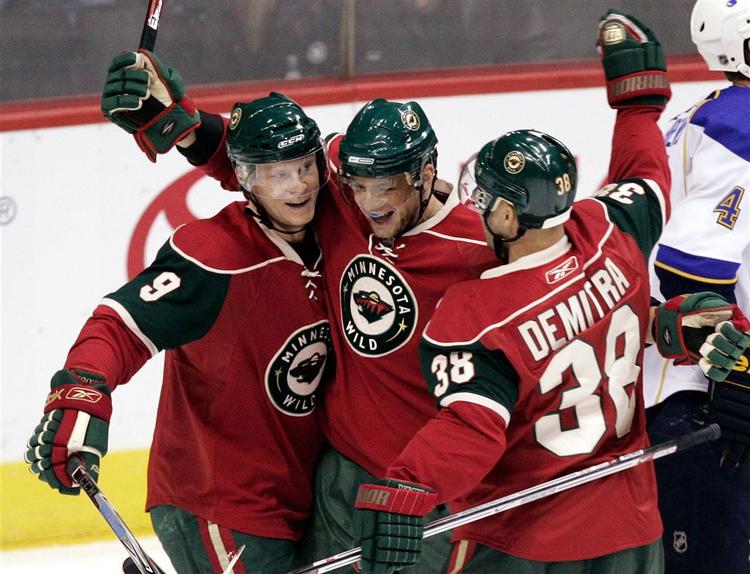 Minnesota Wild spillere jubler i en NHL-kamp for nyligt mod St. Louis Blues. Danske Morten Madsen håber, han får mulighed for at trække i Minnesota-trøjen i løbet af sæsonen. 