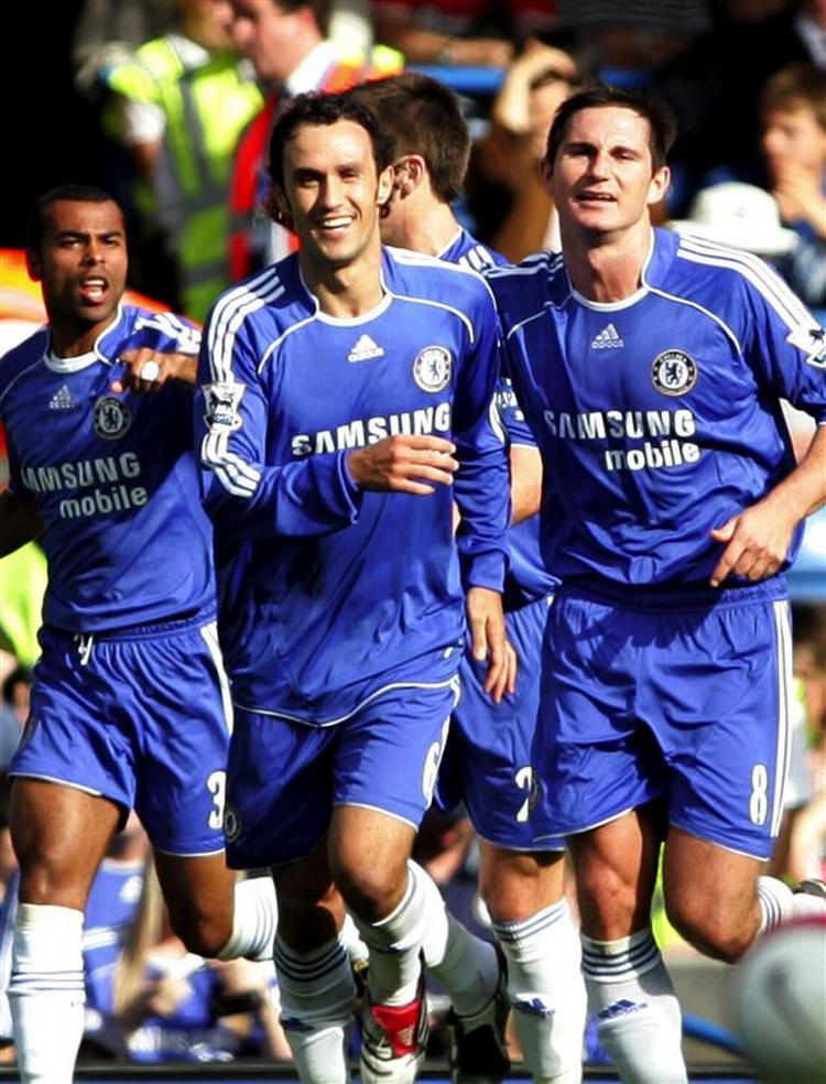 Ricardo Carvalho (midt) er nyeste mand på Chelseas skadesliste. 