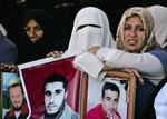 Tusinder af palæstinensere var samlet i Gaza for at mindes Yasser Arafat. Men det endte med kampe mellem Hamas og Fatah. 