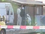 Politiet ved det afspærrede træskur i Sydhavnen i København. 