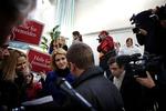 Helle Thorning-Schmidt besøgte mandag Ishøj Gymnasium. Men ikke mindst blandt partisoldaterne intensiveres kampen for at få vælgerne hen til stemmeurnerne. 