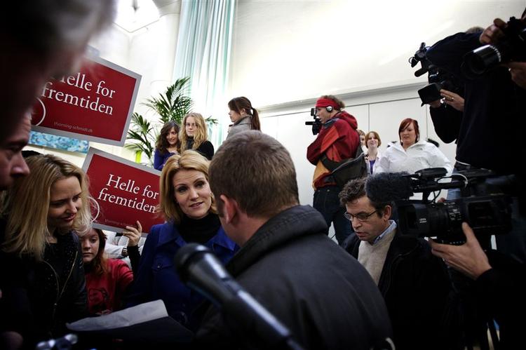Helle Thorning-Schmidt besøgte mandag Ishøj Gymnasium. Men ikke mindst blandt partisoldaterne intensiveres kampen for at få vælgerne hen til stemmeurnerne. 