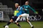 AGFs Anders Kure (t.v.) i nærkamp med Viborgs Steffen Højer (t.h.). 