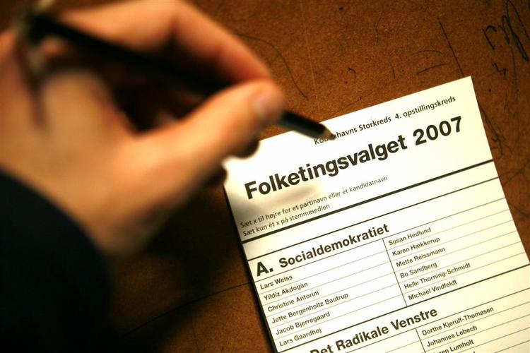 Det er efter reglerne at sætte kryds ud for både parti og kandidat. 