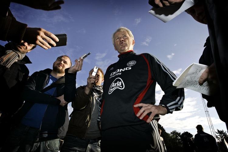 Ren spekulation, kalder landstræner Morten Olsen belgiske presseforlydender om, at han skulle være emne som træner i Anderlecht. 