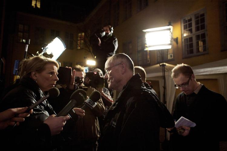 Lars Kolind ankommer til Ny Alliances valgfest. 
