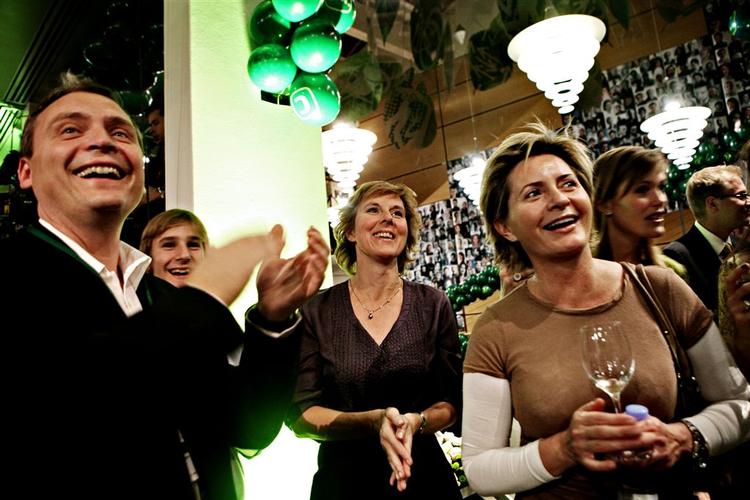 Den konservative valgfest blev pisket i gang af et energisk bigband. 