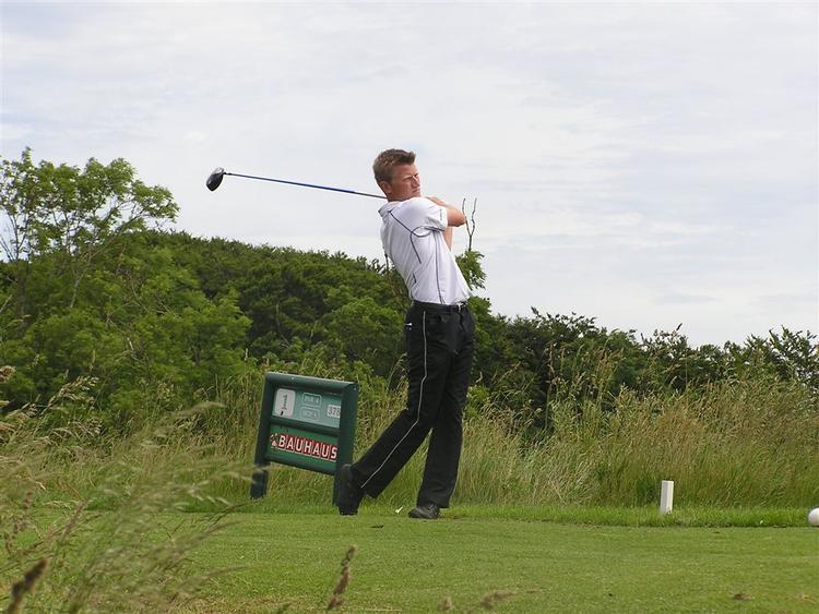 En plads blandt de 30 bedste efter seks runder på San Roque på den spanske solkyst vil sikre Steen Ottosen adgang til European Tour. 