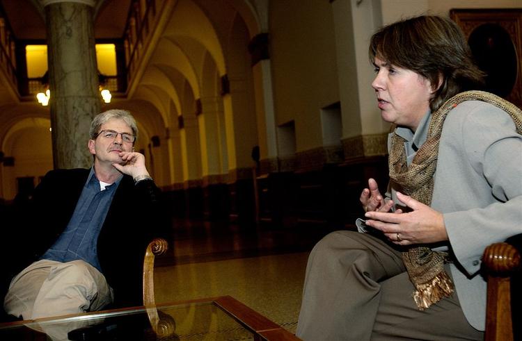 Charlotte Antonsen (th) i selskab med Holger K. Nielsen. 
