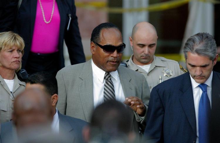 O.J. Simpson har ikke glemt Hollywood-tricket med de mørke solbriller. 