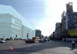 En arkitektkonkurrence skal vise, hvordan udformningen af nye facader på Industriens Hus skal se ud. Her har Københavns miljø- og teknikforvaltning tegnet dimensionerne ind for den planlagte udvidelse  af huset, set fra Rådhuspladsen og ned ad Vesterbrogade. Tivoli ligger altså til venstre.  Illustration: Københavns Kommune 