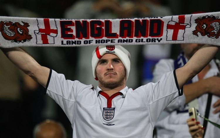 På Wembley får det engelske hold støtte fra de 90.000 tilskuere. 