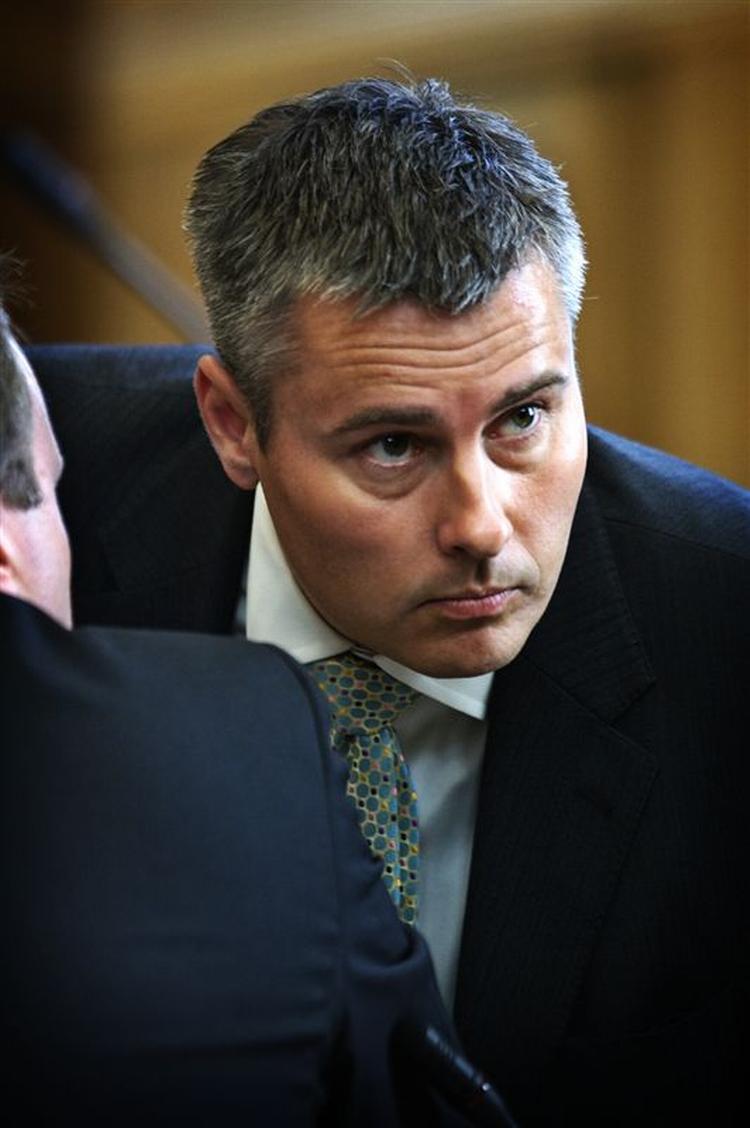 Henrik Sass Hansen (S) vil ikke møde Jens Rohde i aften på DR 2. Rohde, der er tidligere politisk ordfører for Venstre, har beskyldt Henrik Sass Hansen for at spionere til fordel for Venstre. Sass Hansen afviser beskyldningerne, der har kostet Rohde jobbet som direktør for TV 2 Radio. 