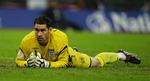 Dagens uheldige helt. Englands målmand, Scott Carson, famlede allerede efter fem minutters spil et harmløst kroatisk skud over målstregen. 