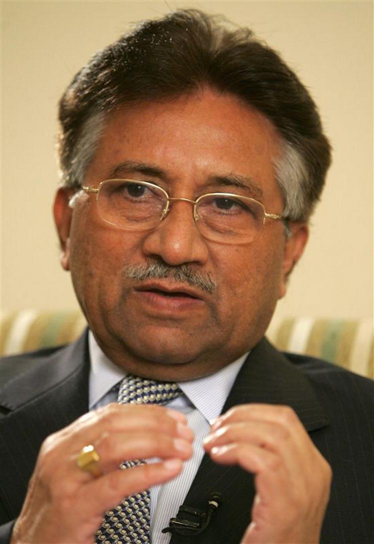 Vejen er nu banet for, at Pervez Musharraf kan fortsætte som leder af Pakistan. 