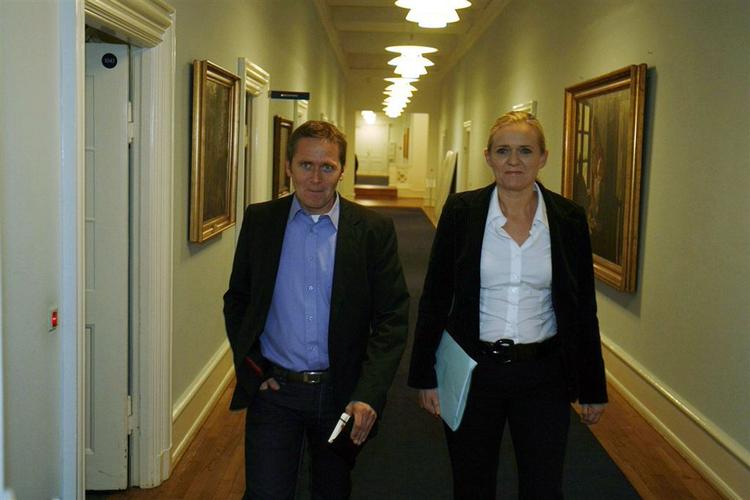 Anders Samuelsen og Gitte Seeberg på vej til forhandlinger med regeringen. 