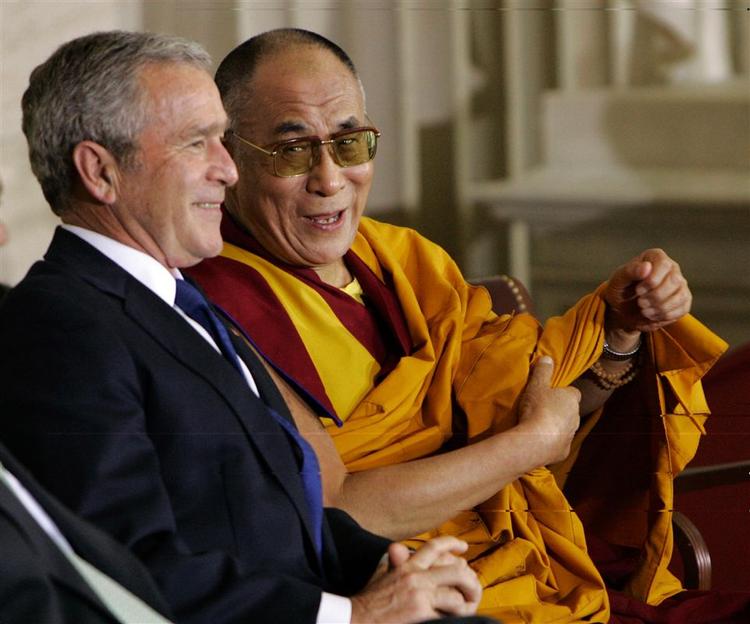 Den amaerikanske præsident Bush hædrede Dalai Lama i oktober, til stor fortrydelse for Kina. 