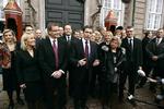 Statsminister Anders Fogh Rasmussen præsenterer sit hold af nye ministre på Amalienborg Slotsplads. 